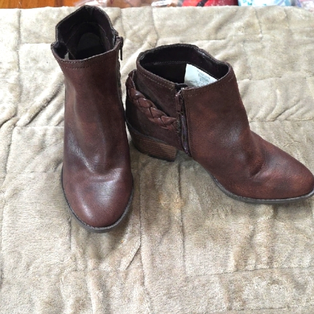 American Eagle Outfitters Women's Heeled Ankle Boots Brown Faux Leather Sz 8 EUC